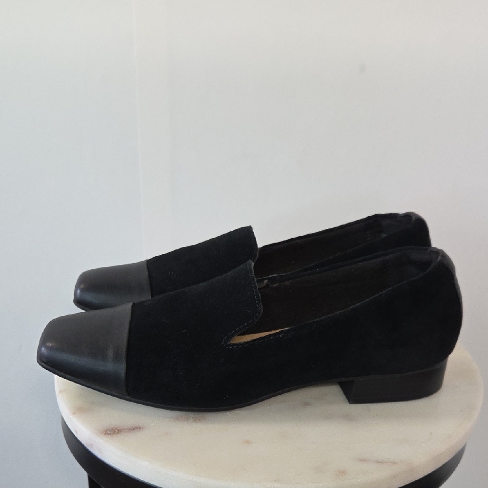 Clarks Black Loafers with Cap Toe   Size 10 - Picture 6 of 7